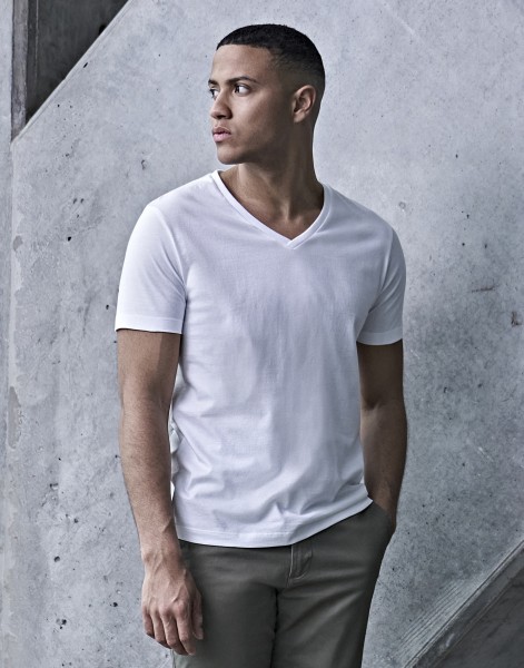 MANUEL slightly fitted v-neck T-shirt